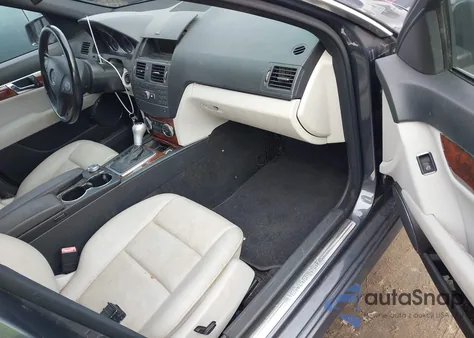 2011 Mercedes-Benz C 300 Sport 4Matic z USA, uszkodzony, nr VIN WDDGF8BB8BR144670